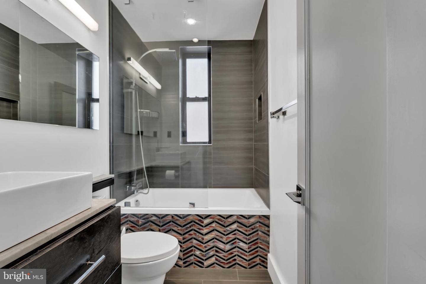 149 R ST NE #6, WASHINGTON, District Of Columbia 20002, 2 Bedrooms Bedrooms, ,1 BathroomBathrooms,Residential,For sale,149 R ST NE #6,DCDC2168350 MLS # DCDC2168350
