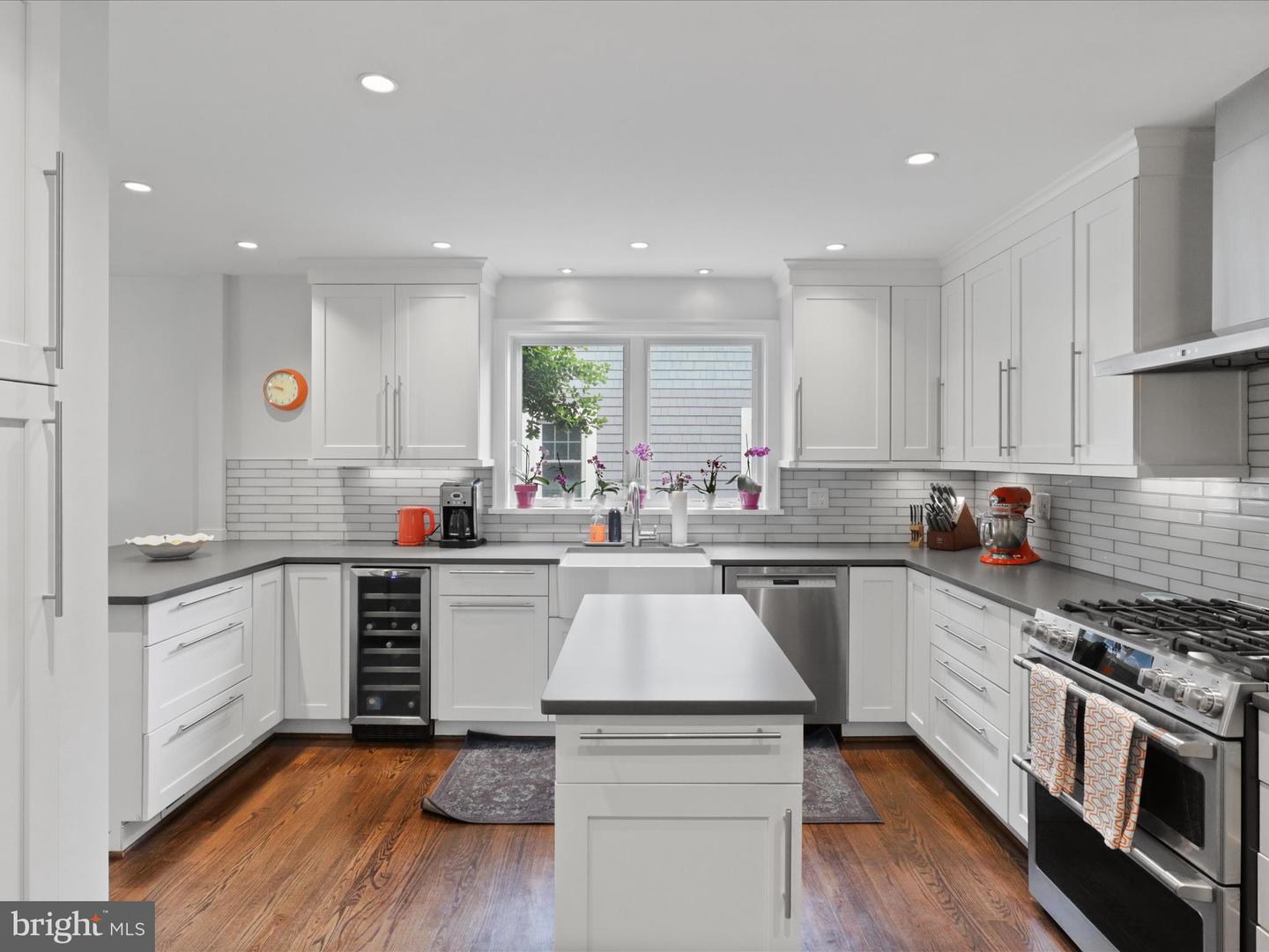 6230 21ST ST N, ARLINGTON, Virginia 22205, 4 Bedrooms Bedrooms, 14 Rooms Rooms,3 BathroomsBathrooms,Residential,For sale,6230 21ST ST N,VAAR2052370 MLS # VAAR2052370