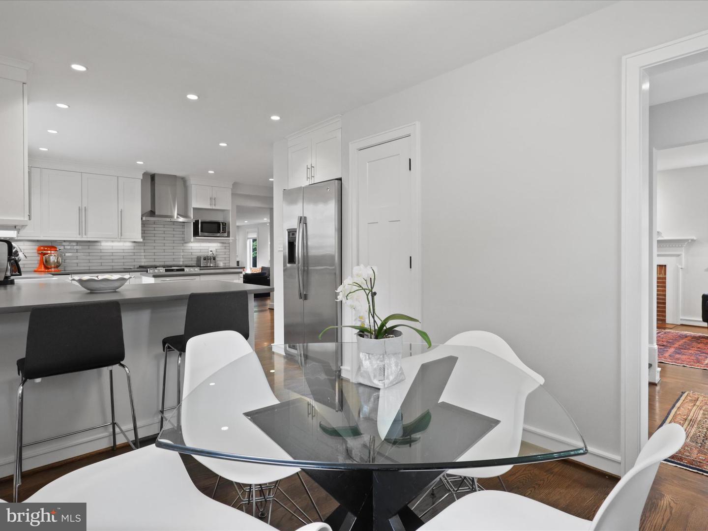 6230 21ST ST N, ARLINGTON, Virginia 22205, 4 Bedrooms Bedrooms, 14 Rooms Rooms,3 BathroomsBathrooms,Residential,For sale,6230 21ST ST N,VAAR2052370 MLS # VAAR2052370