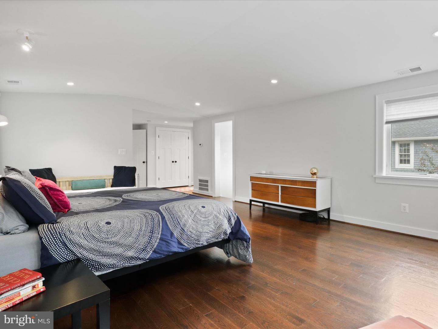 6230 21ST ST N, ARLINGTON, Virginia 22205, 4 Bedrooms Bedrooms, 14 Rooms Rooms,3 BathroomsBathrooms,Residential,For sale,6230 21ST ST N,VAAR2052370 MLS # VAAR2052370