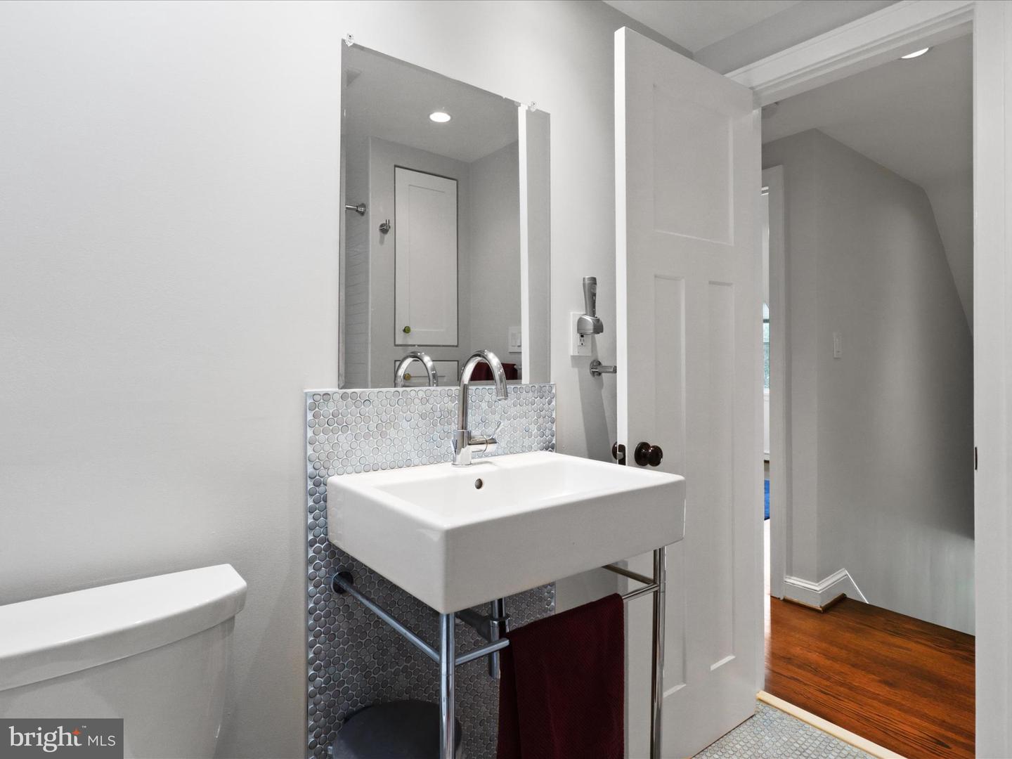 6230 21ST ST N, ARLINGTON, Virginia 22205, 4 Bedrooms Bedrooms, 14 Rooms Rooms,3 BathroomsBathrooms,Residential,For sale,6230 21ST ST N,VAAR2052370 MLS # VAAR2052370