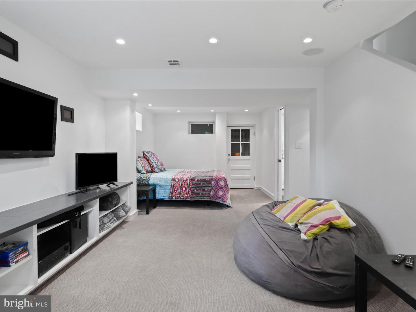 6230 21ST ST N, ARLINGTON, Virginia 22205, 4 Bedrooms Bedrooms, 14 Rooms Rooms,3 BathroomsBathrooms,Residential,For sale,6230 21ST ST N,VAAR2052370 MLS # VAAR2052370
