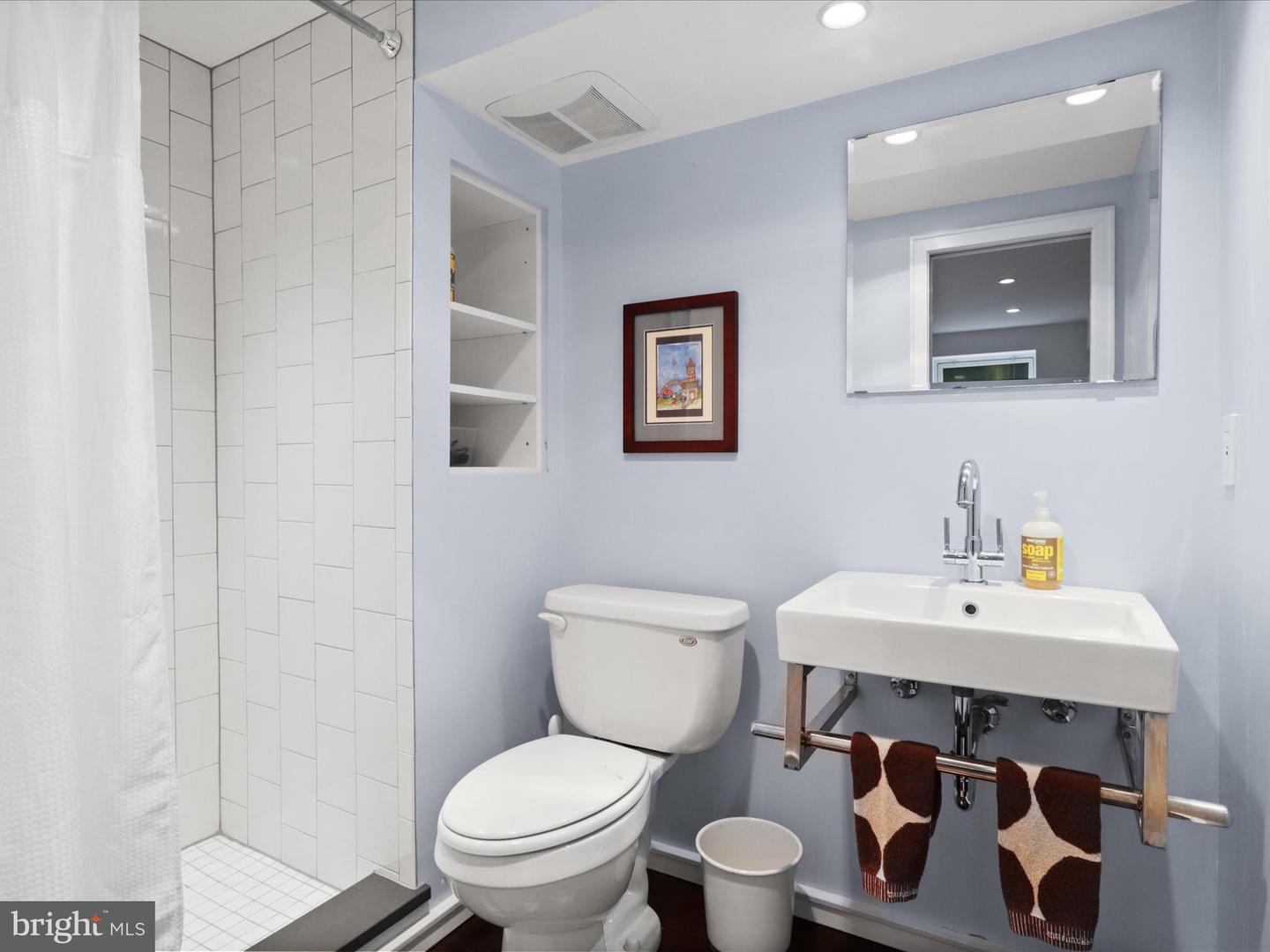 6230 21ST ST N, ARLINGTON, Virginia 22205, 4 Bedrooms Bedrooms, 14 Rooms Rooms,3 BathroomsBathrooms,Residential,For sale,6230 21ST ST N,VAAR2052370 MLS # VAAR2052370