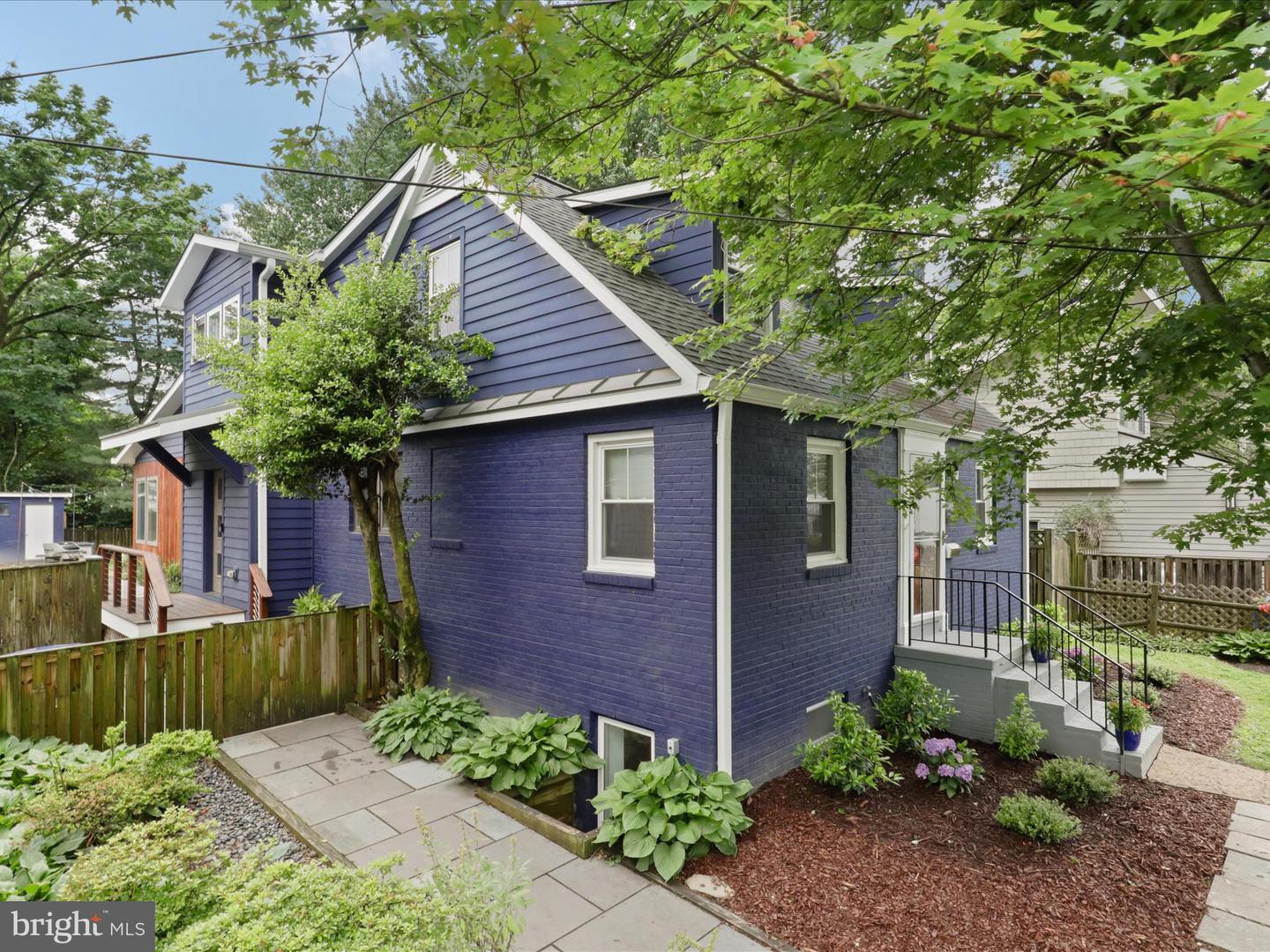 6230 21ST ST N, ARLINGTON, Virginia 22205, 4 Bedrooms Bedrooms, 14 Rooms Rooms,3 BathroomsBathrooms,Residential,For sale,6230 21ST ST N,VAAR2052370 MLS # VAAR2052370