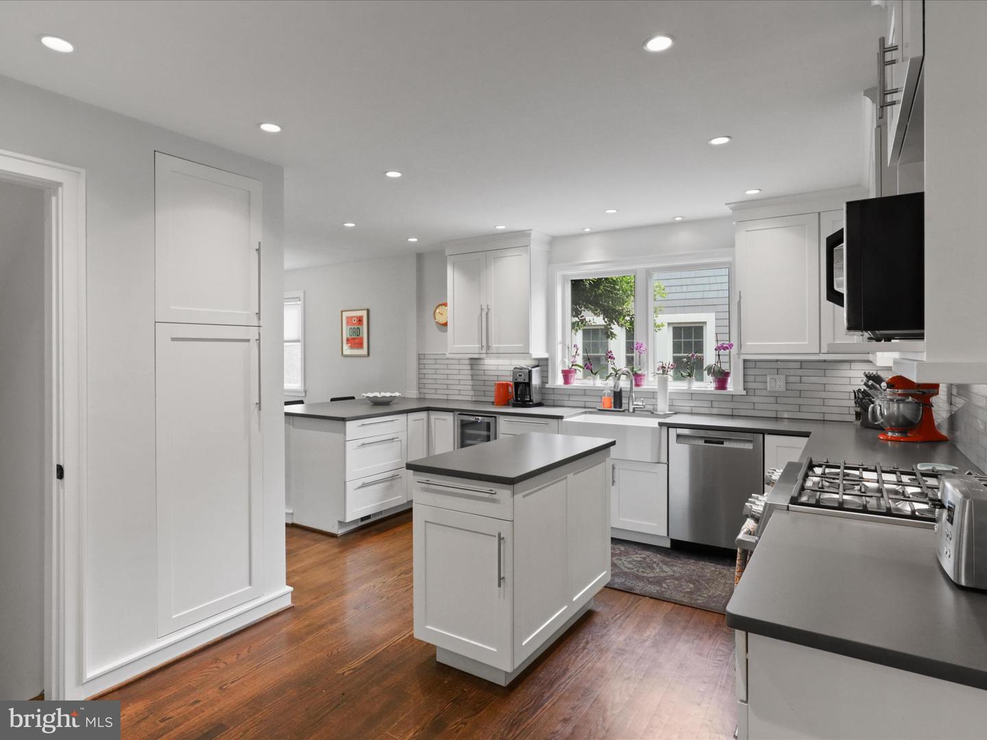 6230 21ST ST N, ARLINGTON, Virginia 22205, 4 Bedrooms Bedrooms, 14 Rooms Rooms,3 BathroomsBathrooms,Residential,For sale,6230 21ST ST N,VAAR2052370 MLS # VAAR2052370