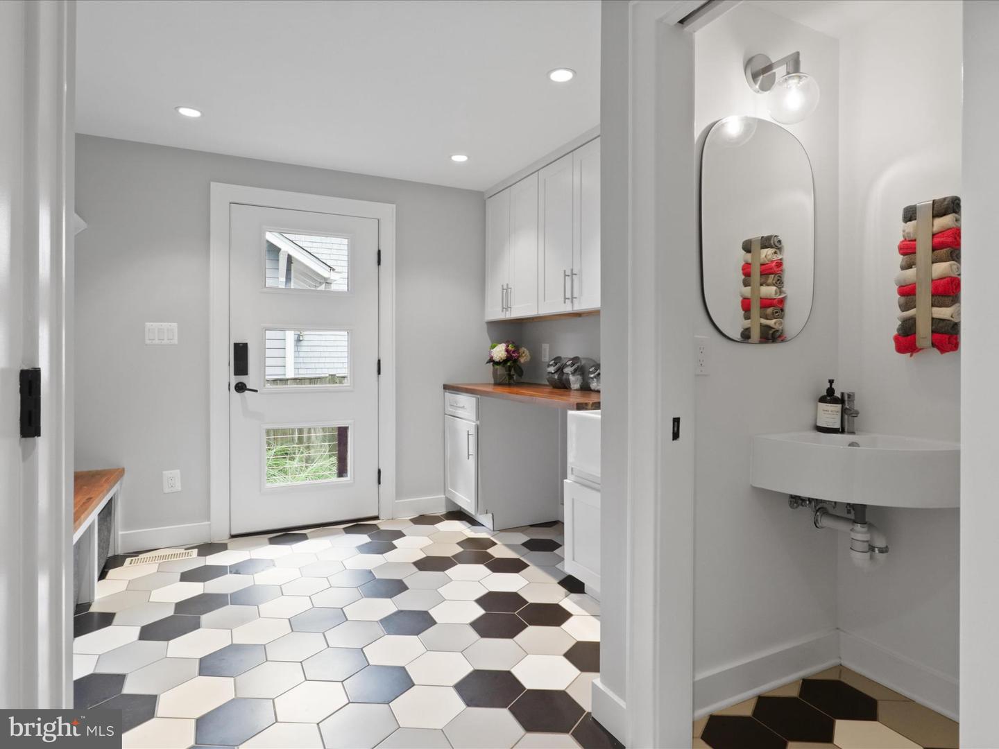 6230 21ST ST N, ARLINGTON, Virginia 22205, 4 Bedrooms Bedrooms, 14 Rooms Rooms,3 BathroomsBathrooms,Residential,For sale,6230 21ST ST N,VAAR2052370 MLS # VAAR2052370