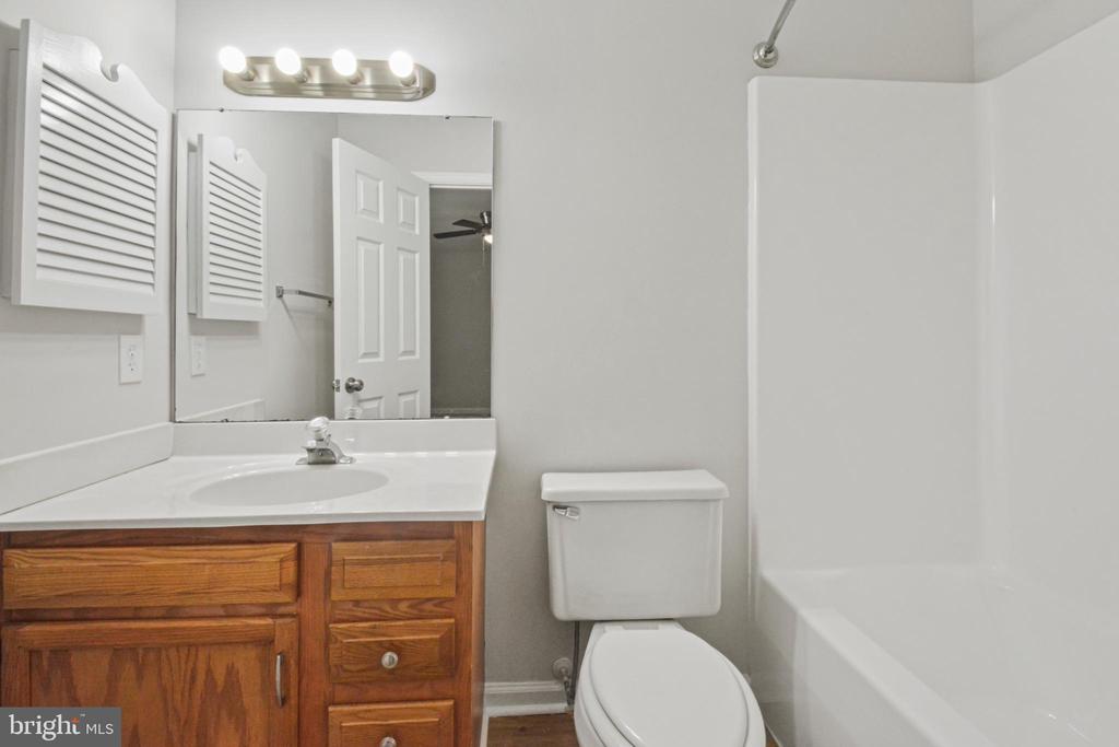 1132 AMBER RIDGE RD, CHARLOTTESVILLE, Virginia 22901, 4 Bedrooms Bedrooms, ,2 BathroomsBathrooms,Residential,1132 AMBER RIDGE RD,VAAB2000954 MLS # VAAB2000954