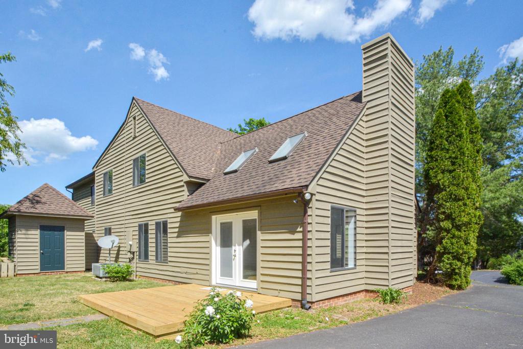 1132 AMBER RIDGE RD, CHARLOTTESVILLE, Virginia 22901, 4 Bedrooms Bedrooms, ,2 BathroomsBathrooms,Residential,1132 AMBER RIDGE RD,VAAB2000954 MLS # VAAB2000954