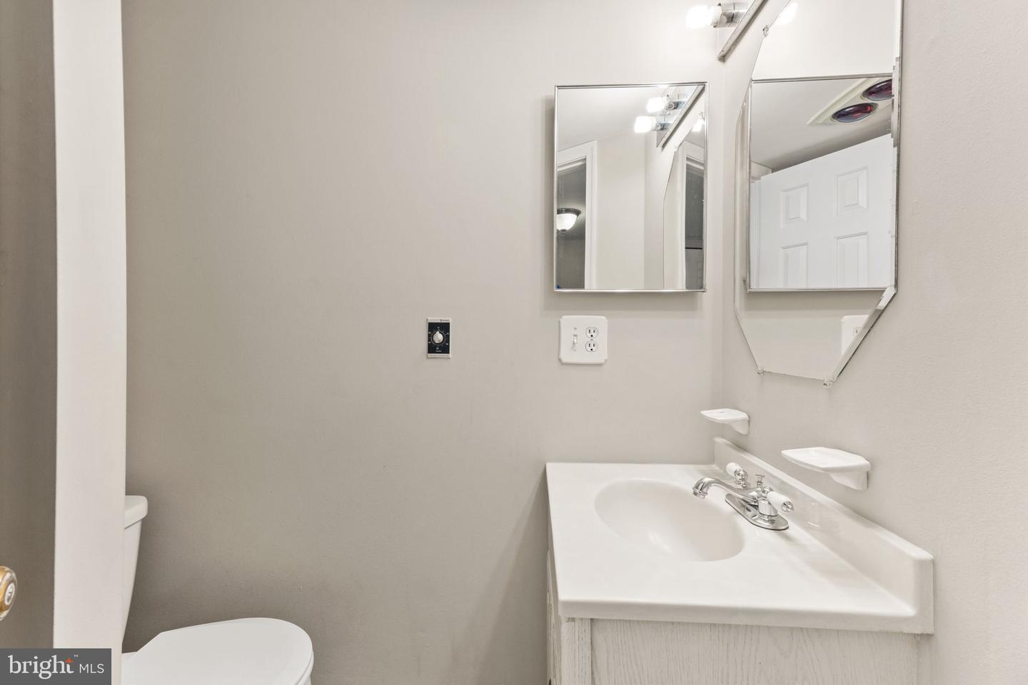 6360 CHIMNEY WOOD CT, ALEXANDRIA, Virginia 22306, 2 Bedrooms Bedrooms, ,3 BathroomsBathrooms,Residential,For sale,6360 CHIMNEY WOOD CT,VAFX2222070 MLS # VAFX2222070