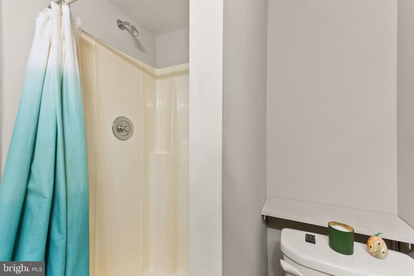 6360 CHIMNEY WOOD CT, ALEXANDRIA, Virginia 22306, 2 Bedrooms Bedrooms, ,3 BathroomsBathrooms,Residential,For sale,6360 CHIMNEY WOOD CT,VAFX2222070 MLS # VAFX2222070