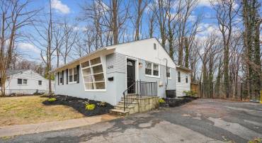 6340 DOGWOOD PL, FALLS CHURCH, Virginia 22041, 3 Bedrooms Bedrooms, ,2 BathroomsBathrooms,Residential,For sale,6340 DOGWOOD PL,VAFX2227900 MLS # VAFX2227900