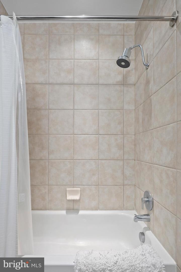 1800 WILSON BLVD #318, ARLINGTON, Virginia 22201, 2 Bedrooms Bedrooms, ,2 BathroomsBathrooms,Residential,For sale,1800 WILSON BLVD #318,VAAR2054630 MLS # VAAR2054630