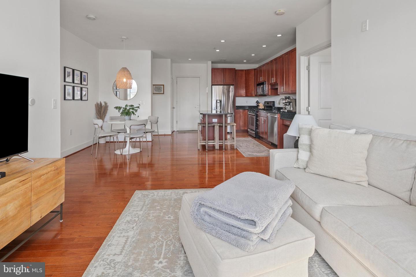 1800 WILSON BLVD #318, ARLINGTON, Virginia 22201, 2 Bedrooms Bedrooms, ,2 BathroomsBathrooms,Residential,For sale,1800 WILSON BLVD #318,VAAR2054630 MLS # VAAR2054630