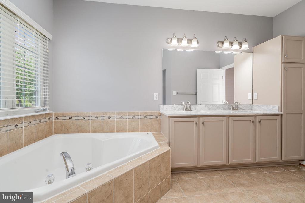 6304 W DRANESVILLE DR, FREDERICKSBURG, Virginia 22407, 3 Bedrooms Bedrooms, ,3 BathroomsBathrooms,Residential,6304 W DRANESVILLE DR,VASP2033730 MLS # VASP2033730