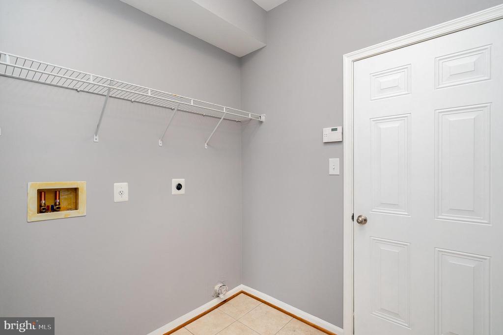 6304 W DRANESVILLE DR, FREDERICKSBURG, Virginia 22407, 3 Bedrooms Bedrooms, ,3 BathroomsBathrooms,Residential,6304 W DRANESVILLE DR,VASP2033730 MLS # VASP2033730