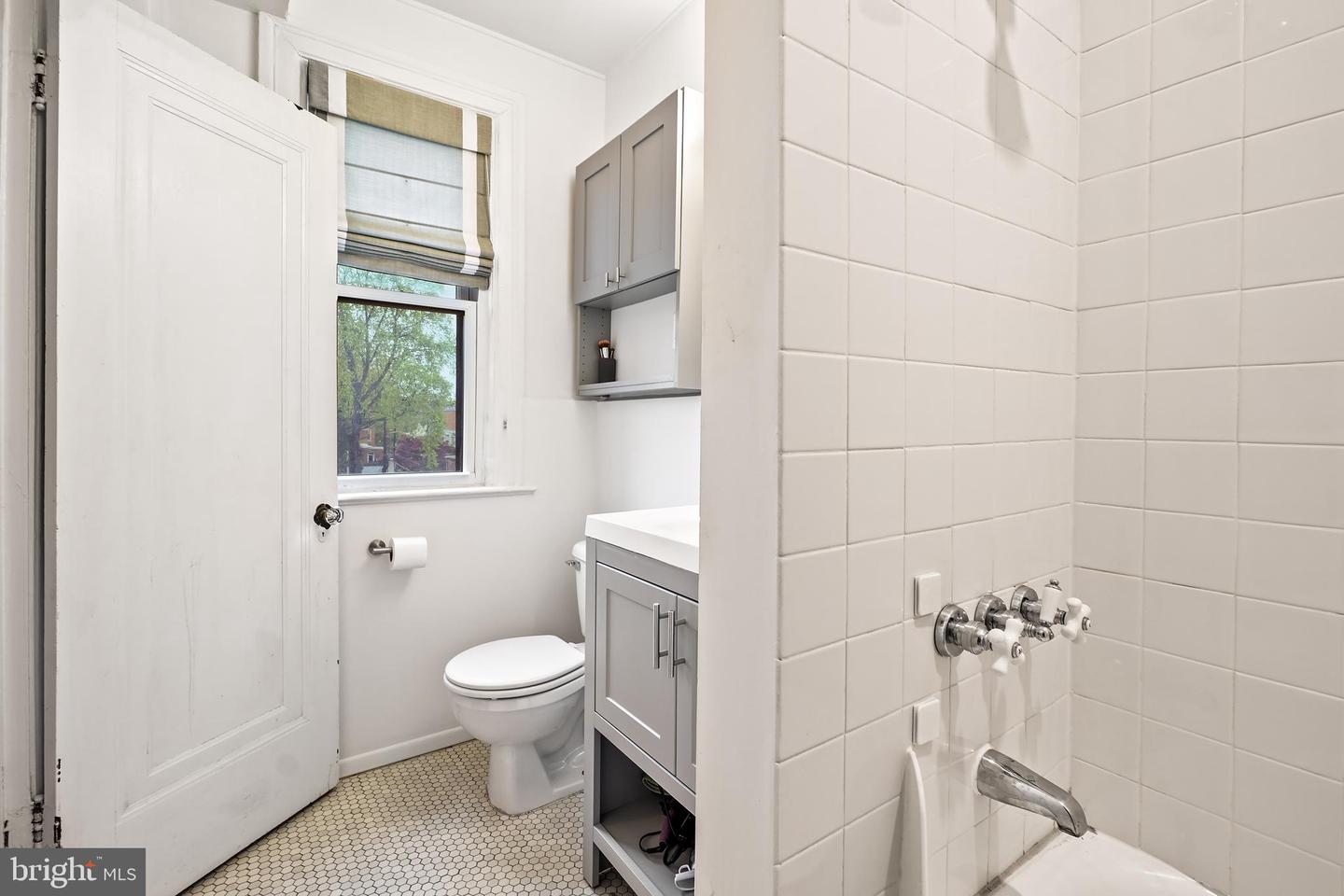 1915 16TH ST NW #304, WASHINGTON, District Of Columbia 20009, 1 Bedroom Bedrooms, ,1 BathroomBathrooms,Residential,For sale,1915 16TH ST NW #304,DCDC2191954 MLS # DCDC2191954