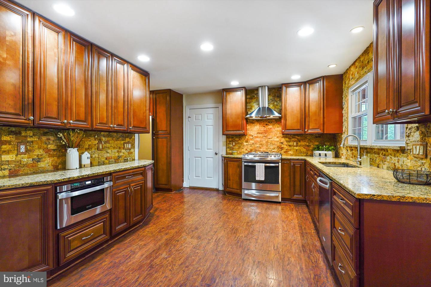 4407 MARSALA GLEN WAY, FAIRFAX, Virginia 22033, 4 Bedrooms Bedrooms, ,3 BathroomsBathrooms,Residential,For sale,4407 MARSALA GLEN WAY,VAFX2231746 MLS # VAFX2231746