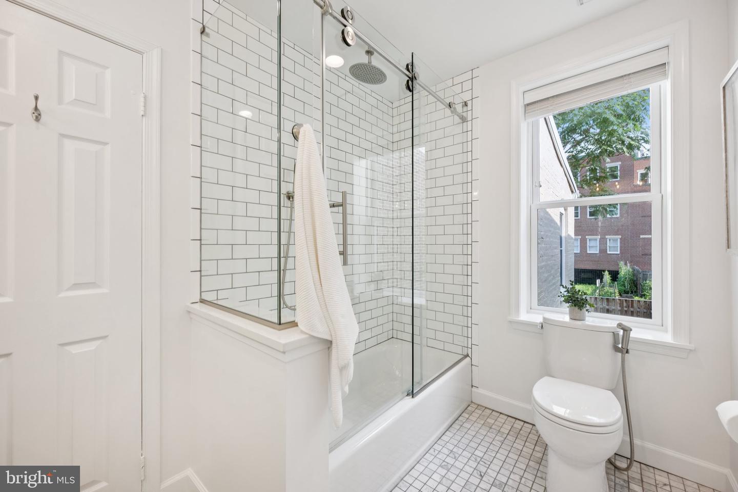 1407 PRINCE ST, ALEXANDRIA, Virginia 22314, 2 Bedrooms Bedrooms, ,1 BathroomBathrooms,Residential,For sale,1407 PRINCE ST,VAAX2043834 MLS # VAAX2043834