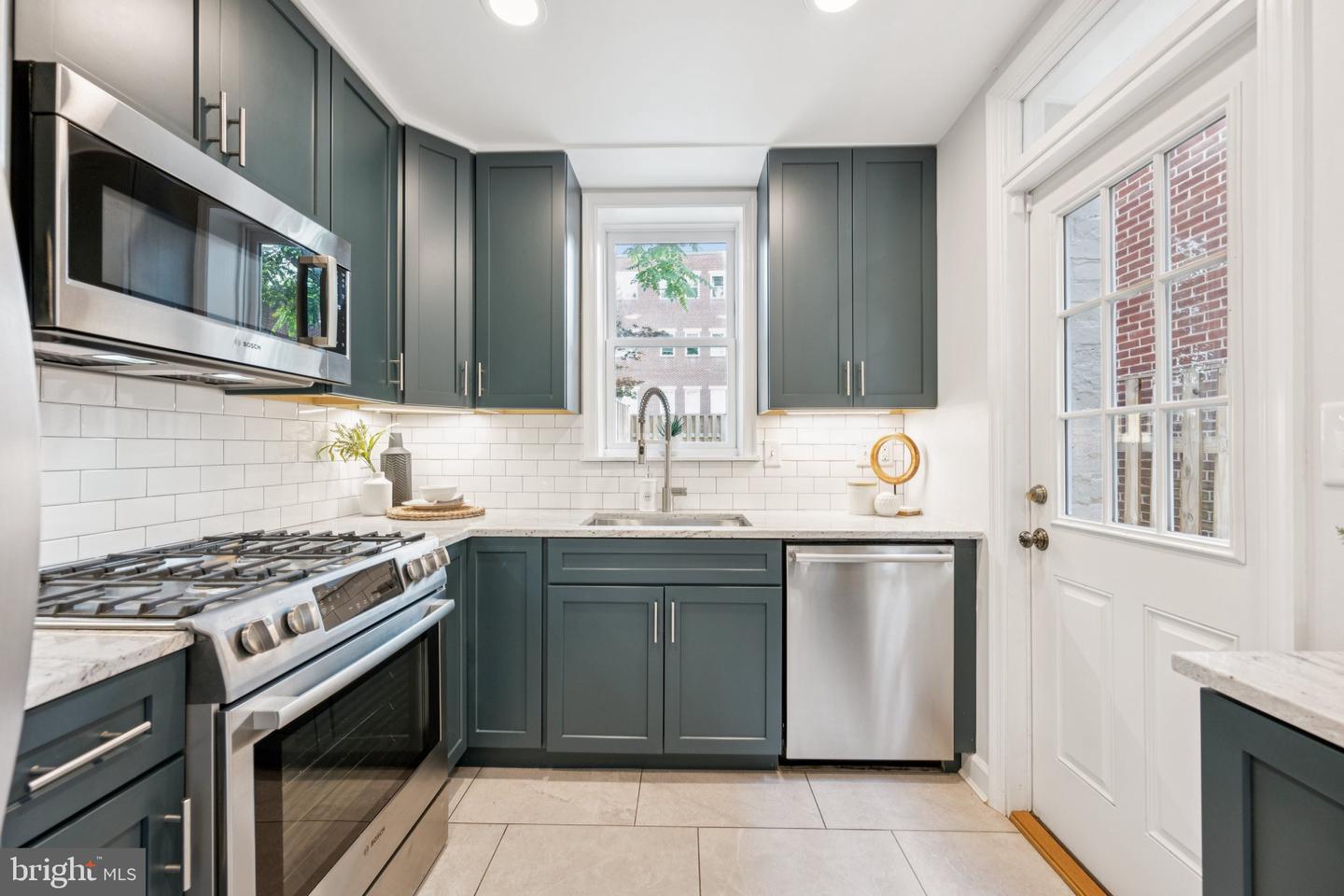 1407 PRINCE ST, ALEXANDRIA, Virginia 22314, 2 Bedrooms Bedrooms, ,1 BathroomBathrooms,Residential,For sale,1407 PRINCE ST,VAAX2043834 MLS # VAAX2043834