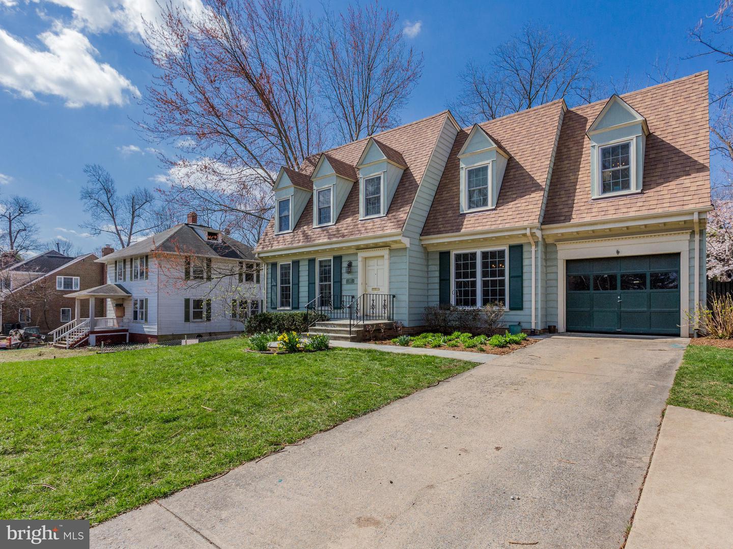 112 E JEFFERSON ST E, FALLS CHURCH, Virginia 22046, 5 Bedrooms Bedrooms, ,3 BathroomsBathrooms,Residential,For sale,112 E JEFFERSON ST E,VAFA2002940 MLS # VAFA2002940