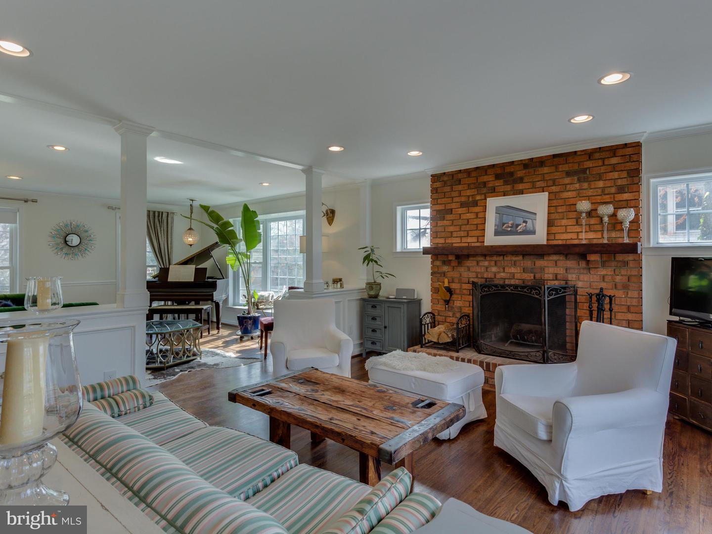 112 E JEFFERSON ST E, FALLS CHURCH, Virginia 22046, 5 Bedrooms Bedrooms, ,3 BathroomsBathrooms,Residential,For sale,112 E JEFFERSON ST E,VAFA2002940 MLS # VAFA2002940