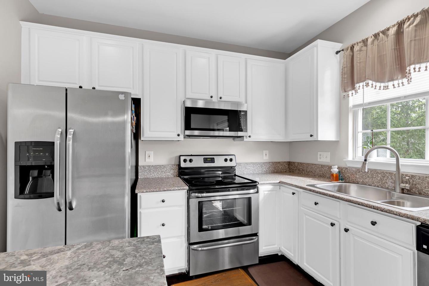 20260 BROOKVIEW SQ, ASHBURN, Virginia 20147, 3 Bedrooms Bedrooms, ,2 BathroomsBathrooms,Residential,For sale,20260 BROOKVIEW SQ,VALO2095202 MLS # VALO2095202