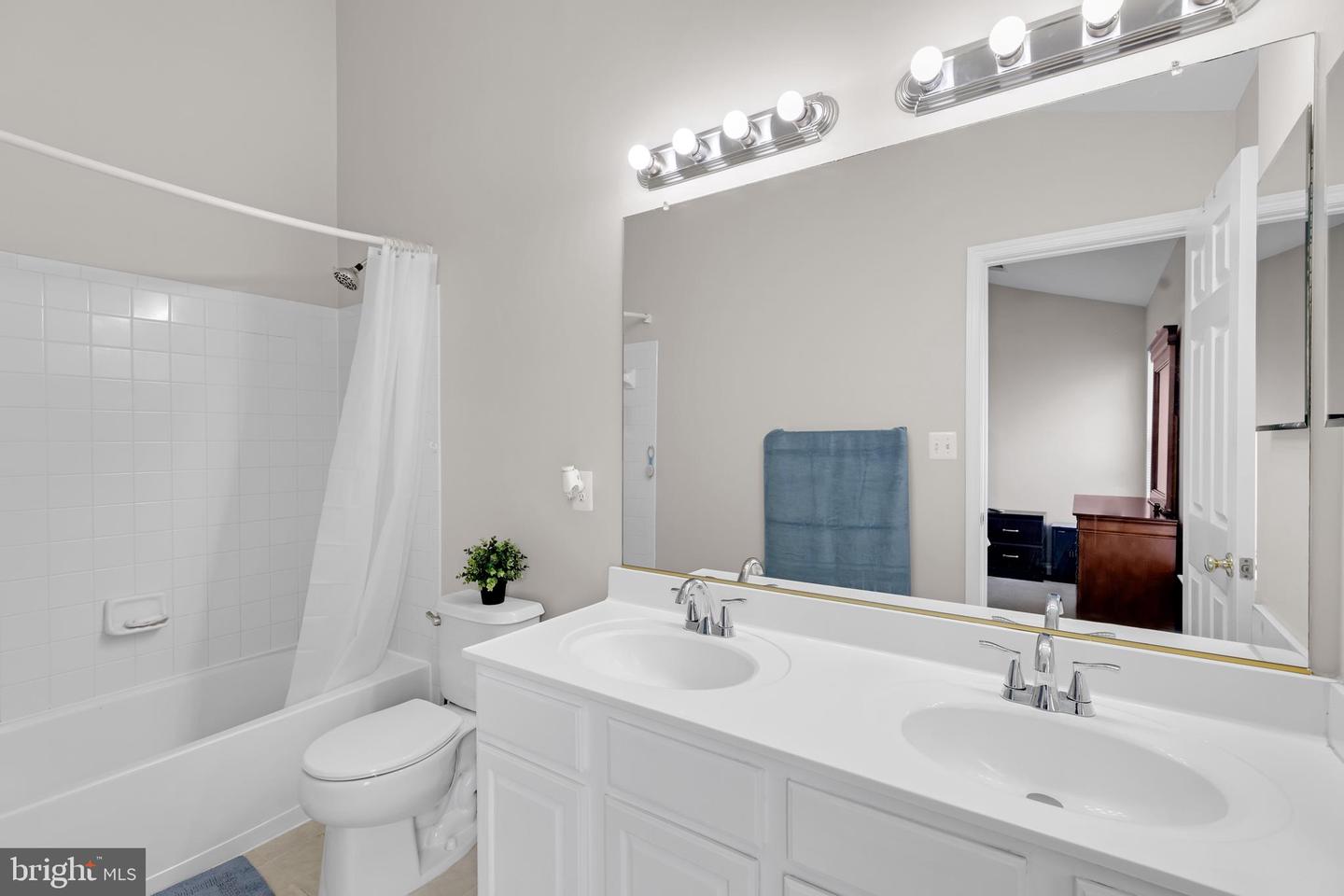 20260 BROOKVIEW SQ, ASHBURN, Virginia 20147, 3 Bedrooms Bedrooms, ,2 BathroomsBathrooms,Residential,For sale,20260 BROOKVIEW SQ,VALO2095202 MLS # VALO2095202