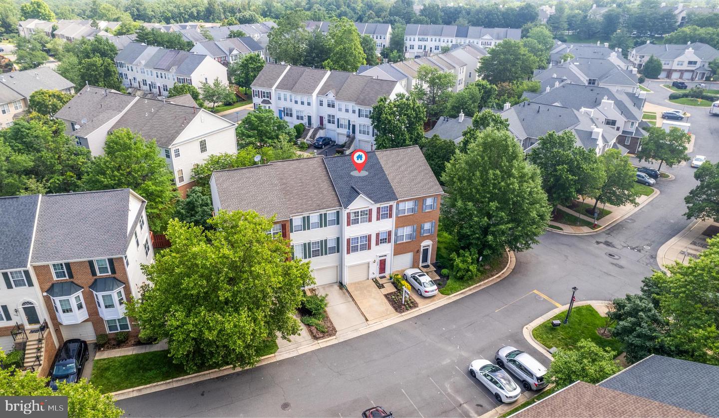 20260 BROOKVIEW SQ, ASHBURN, Virginia 20147, 3 Bedrooms Bedrooms, ,2 BathroomsBathrooms,Residential,For sale,20260 BROOKVIEW SQ,VALO2095202 MLS # VALO2095202