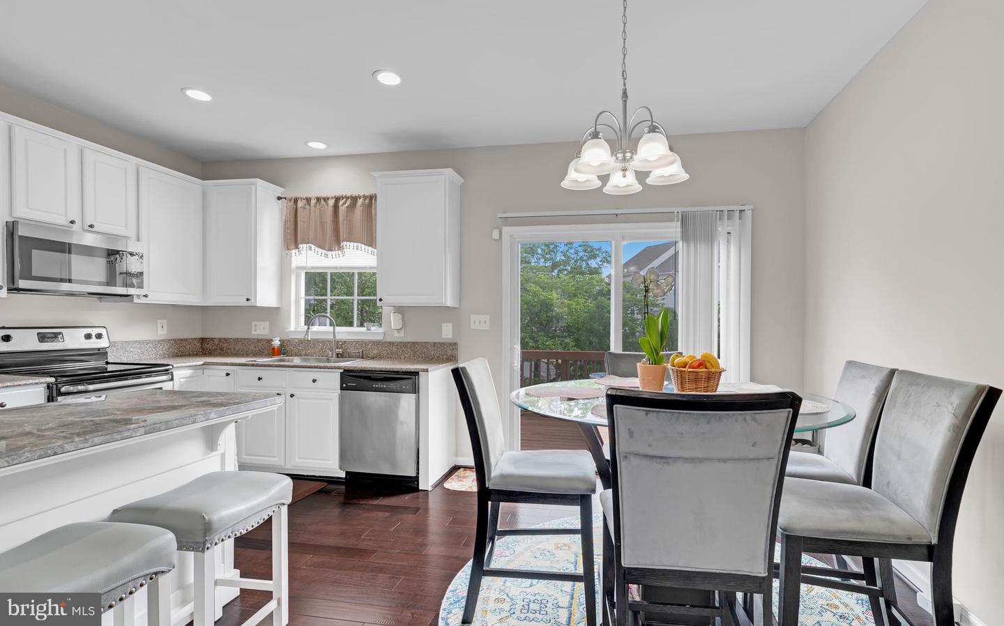 20260 BROOKVIEW SQ, ASHBURN, Virginia 20147, 3 Bedrooms Bedrooms, ,2 BathroomsBathrooms,Residential,For sale,20260 BROOKVIEW SQ,VALO2095202 MLS # VALO2095202