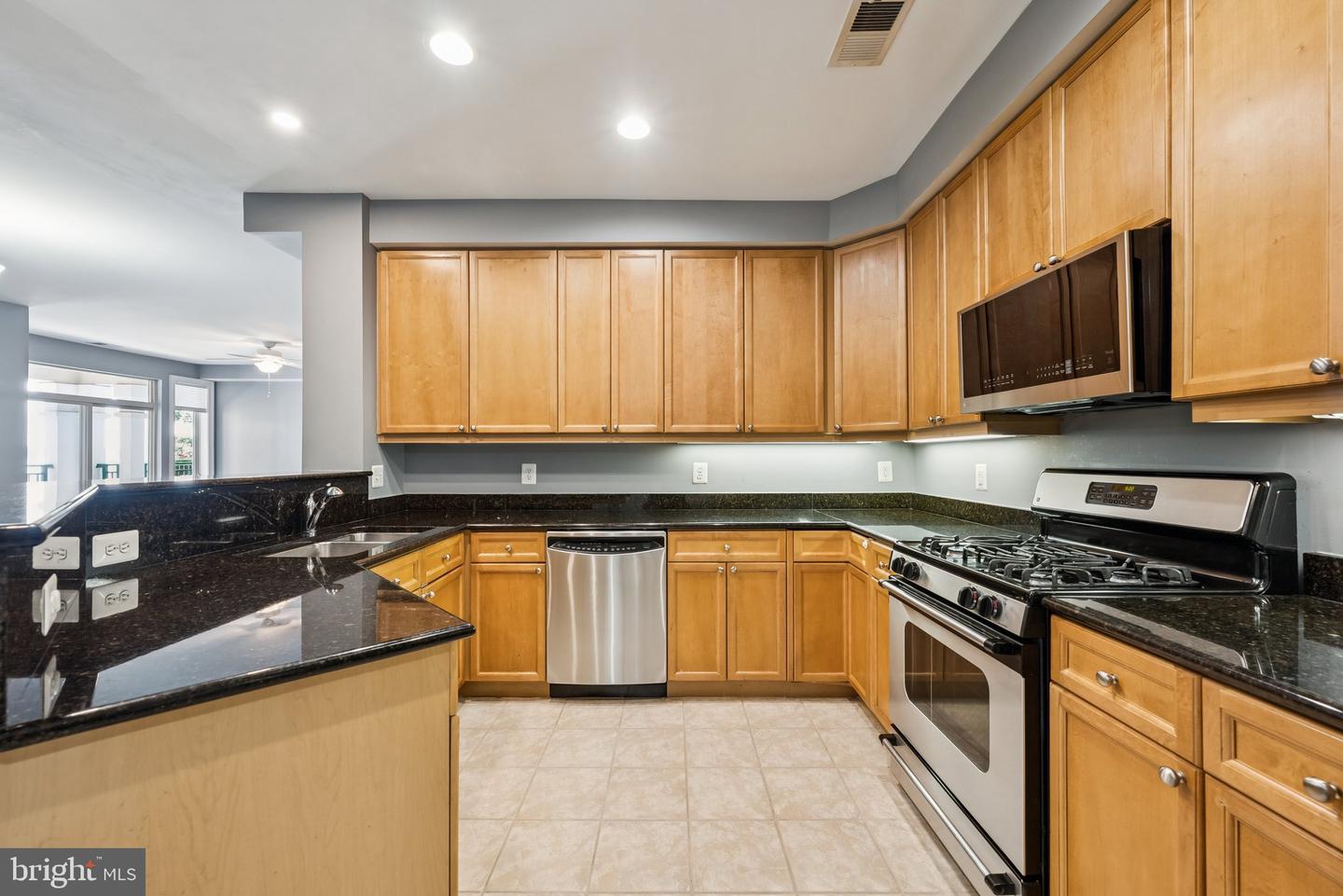 440 BELMONT BAY DR #302, WOODBRIDGE, Virginia 22191, 2 Bedrooms Bedrooms, ,2 BathroomsBathrooms,Residential,For sale,440 BELMONT BAY DR #302,VAPW2093802 MLS # VAPW2093802