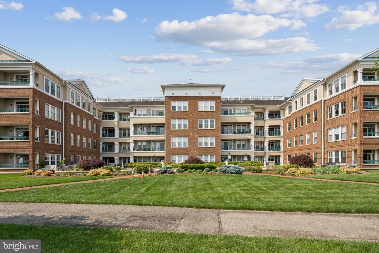 440 BELMONT BAY DR #302, WOODBRIDGE, Virginia 22191, 2 Bedrooms Bedrooms, ,2 BathroomsBathrooms,Residential,For sale,440 BELMONT BAY DR #302,VAPW2093802 MLS # VAPW2093802