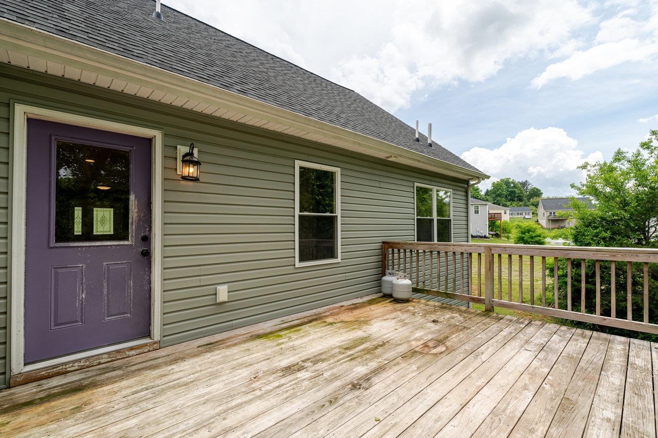 266 LOCUSTDALE LOOP, SHENANDOAH, Virginia 22849, 6 Bedrooms Bedrooms, ,3 BathroomsBathrooms,Residential,266 LOCUSTDALE LOOP,665687 MLS # 665687