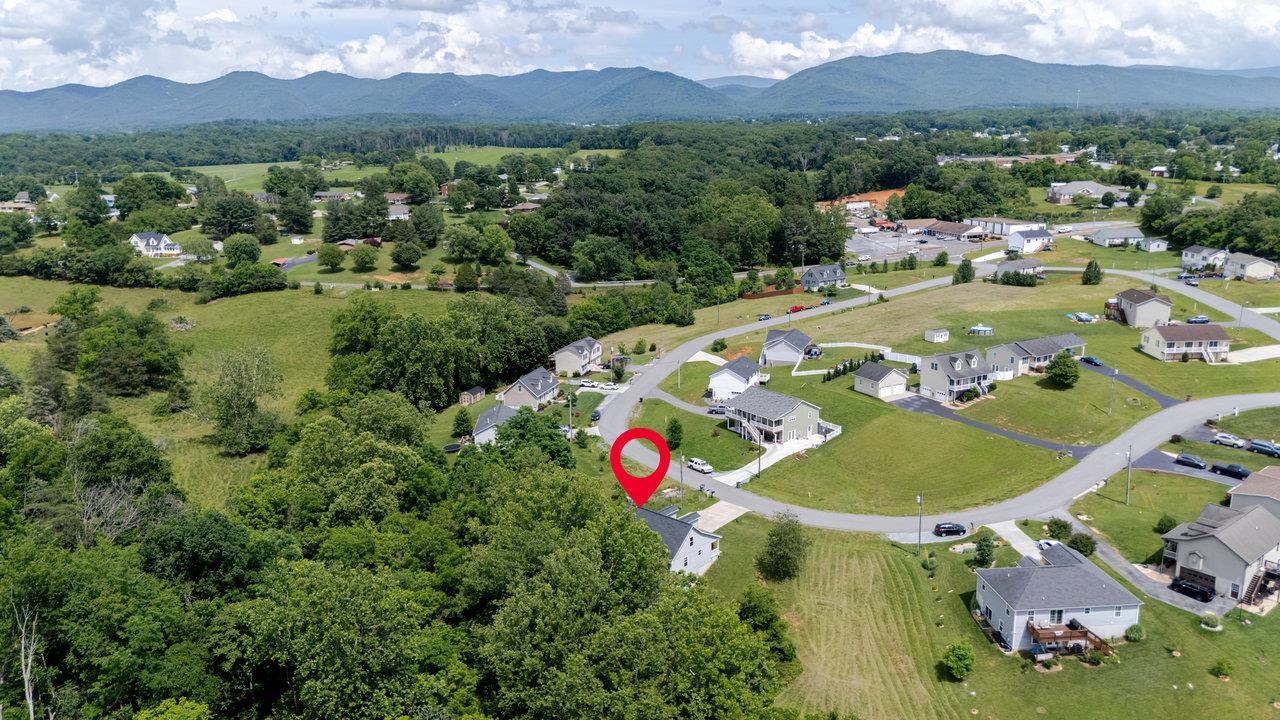 266 LOCUSTDALE LOOP, SHENANDOAH, Virginia 22849, 6 Bedrooms Bedrooms, ,3 BathroomsBathrooms,Residential,266 LOCUSTDALE LOOP,665687 MLS # 665687