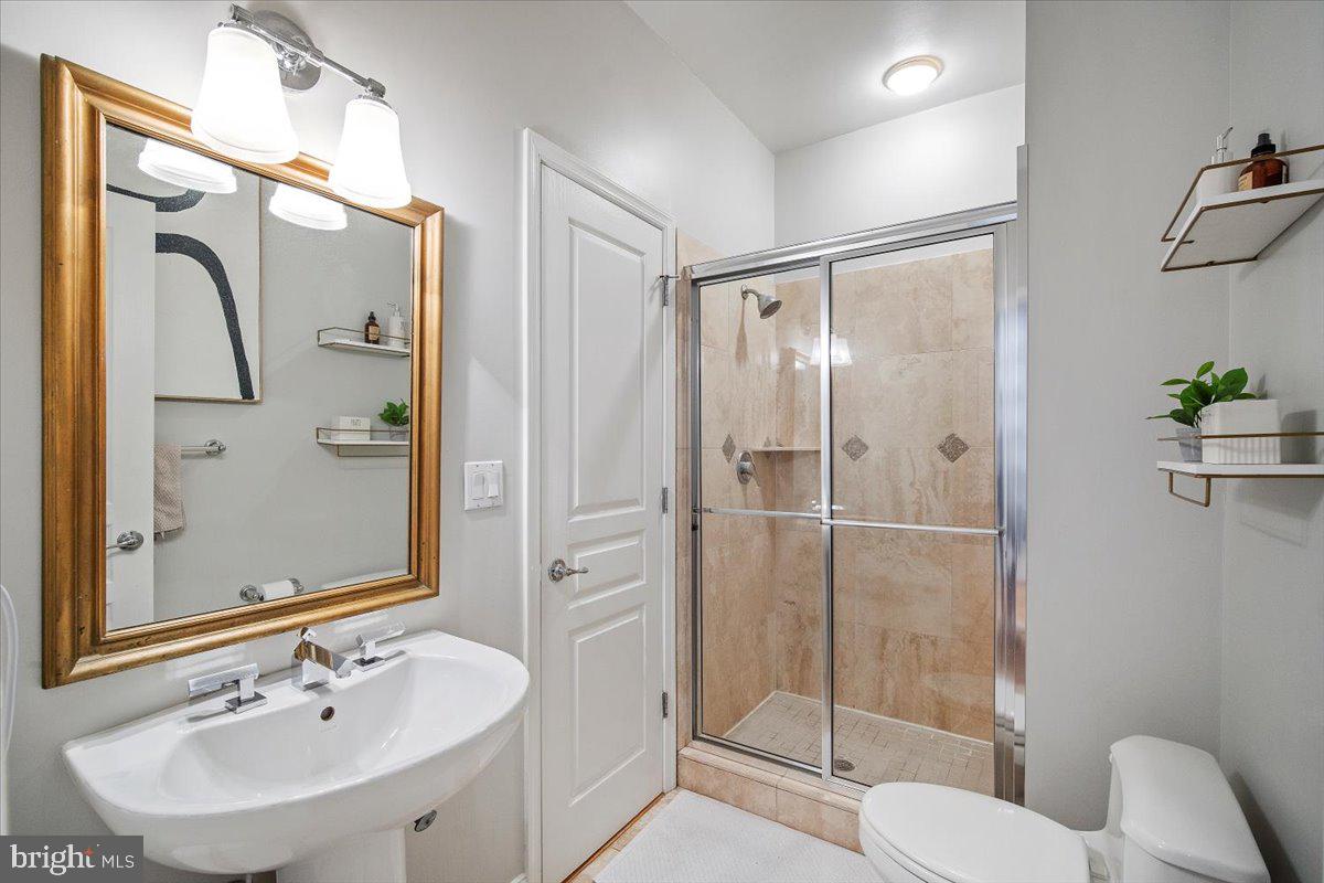 1407 15TH ST NW #4, WASHINGTON, District Of Columbia 20005, 2 Bedrooms Bedrooms, ,2 BathroomsBathrooms,Residential,For sale,1407 15TH ST NW #4,DCDC2199688 MLS # DCDC2199688