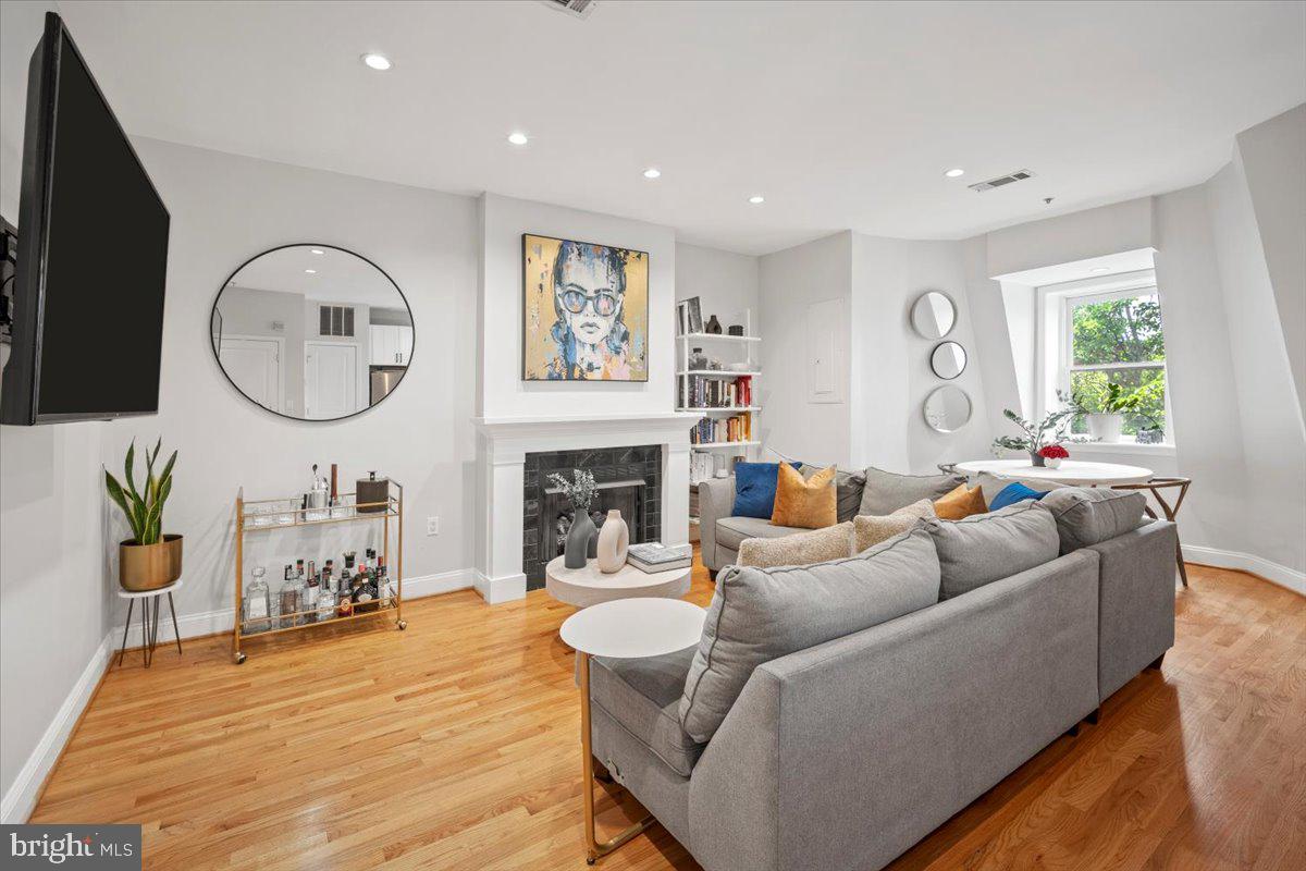 1407 15TH ST NW #4, WASHINGTON, District Of Columbia 20005, 2 Bedrooms Bedrooms, ,2 BathroomsBathrooms,Residential,For sale,1407 15TH ST NW #4,DCDC2199688 MLS # DCDC2199688