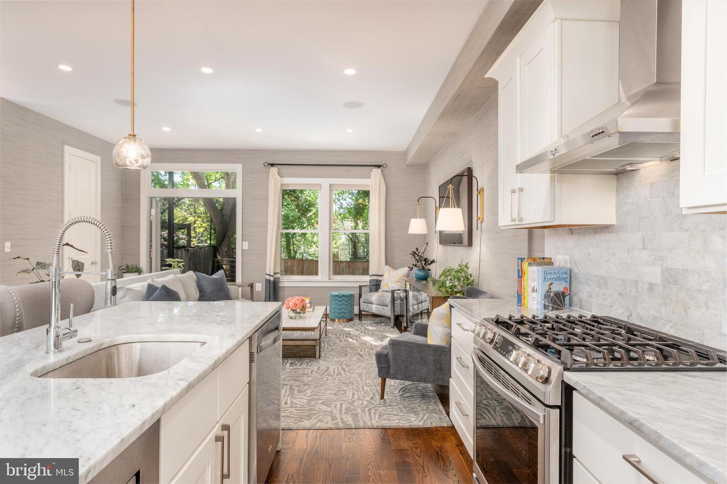 3811 NEW HAMPSHIRE AVE NW #1, WASHINGTON, District Of Columbia 20011, 2 Bedrooms Bedrooms, ,2 BathroomsBathrooms,Residential,For sale,3811 NEW HAMPSHIRE AVE NW #1,DCDC2199954 MLS # DCDC2199954