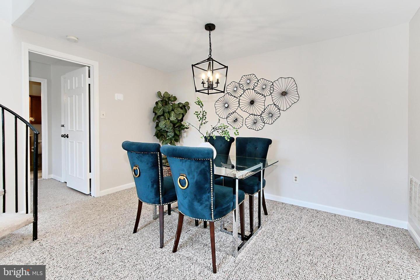 6913-B SANDRA MARIE CIR #B, ALEXANDRIA, Virginia 22310, 2 Bedrooms Bedrooms, ,2 BathroomsBathrooms,Residential,For sale,6913-B SANDRA MARIE CIR #B,VAFX2240272 MLS # VAFX2240272