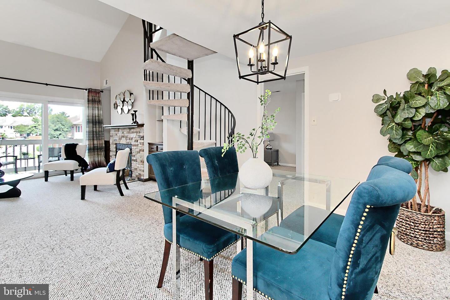 6913-B SANDRA MARIE CIR #B, ALEXANDRIA, Virginia 22310, 2 Bedrooms Bedrooms, ,2 BathroomsBathrooms,Residential,For sale,6913-B SANDRA MARIE CIR #B,VAFX2240272 MLS # VAFX2240272