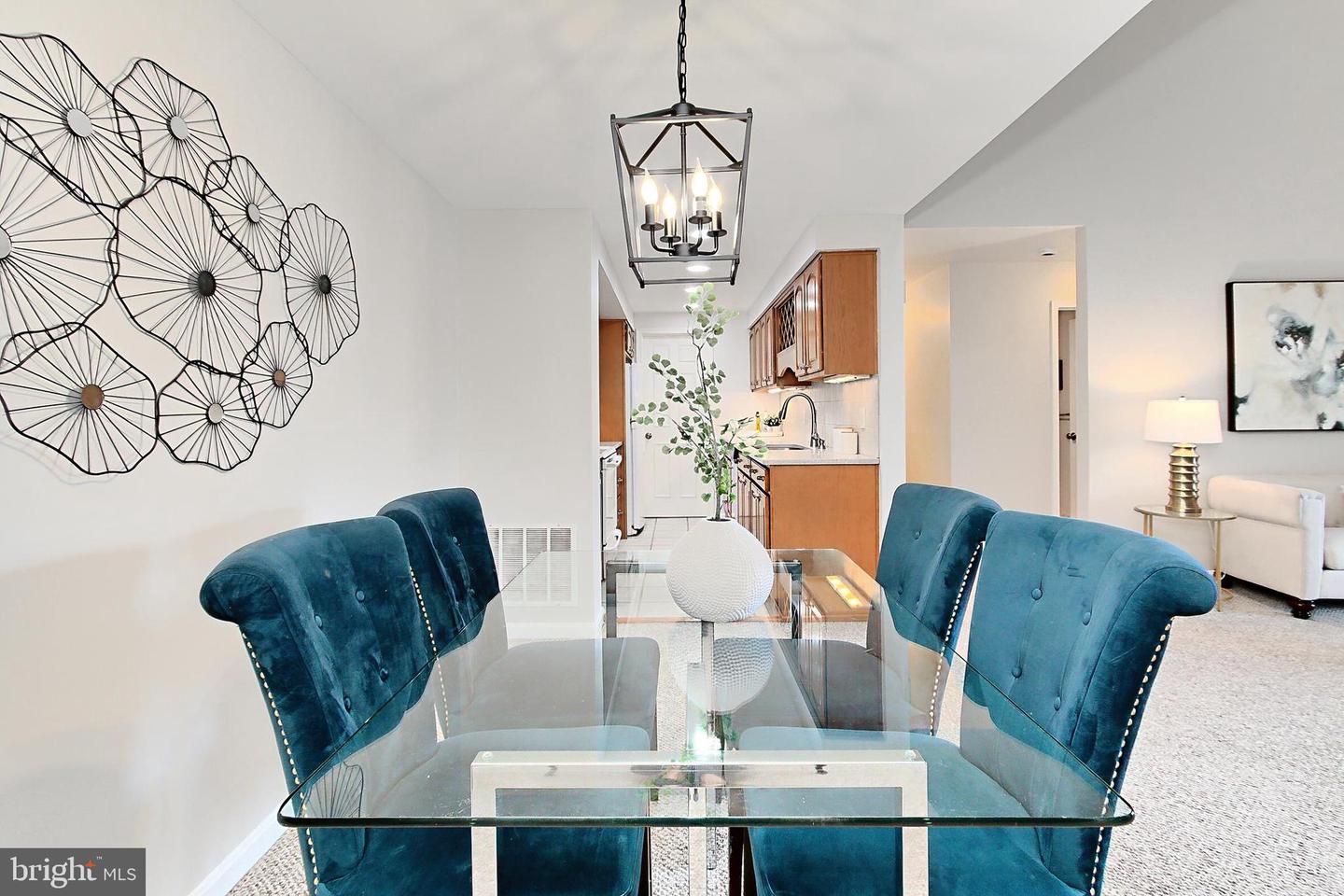 6913-B SANDRA MARIE CIR #B, ALEXANDRIA, Virginia 22310, 2 Bedrooms Bedrooms, ,2 BathroomsBathrooms,Residential,For sale,6913-B SANDRA MARIE CIR #B,VAFX2240272 MLS # VAFX2240272