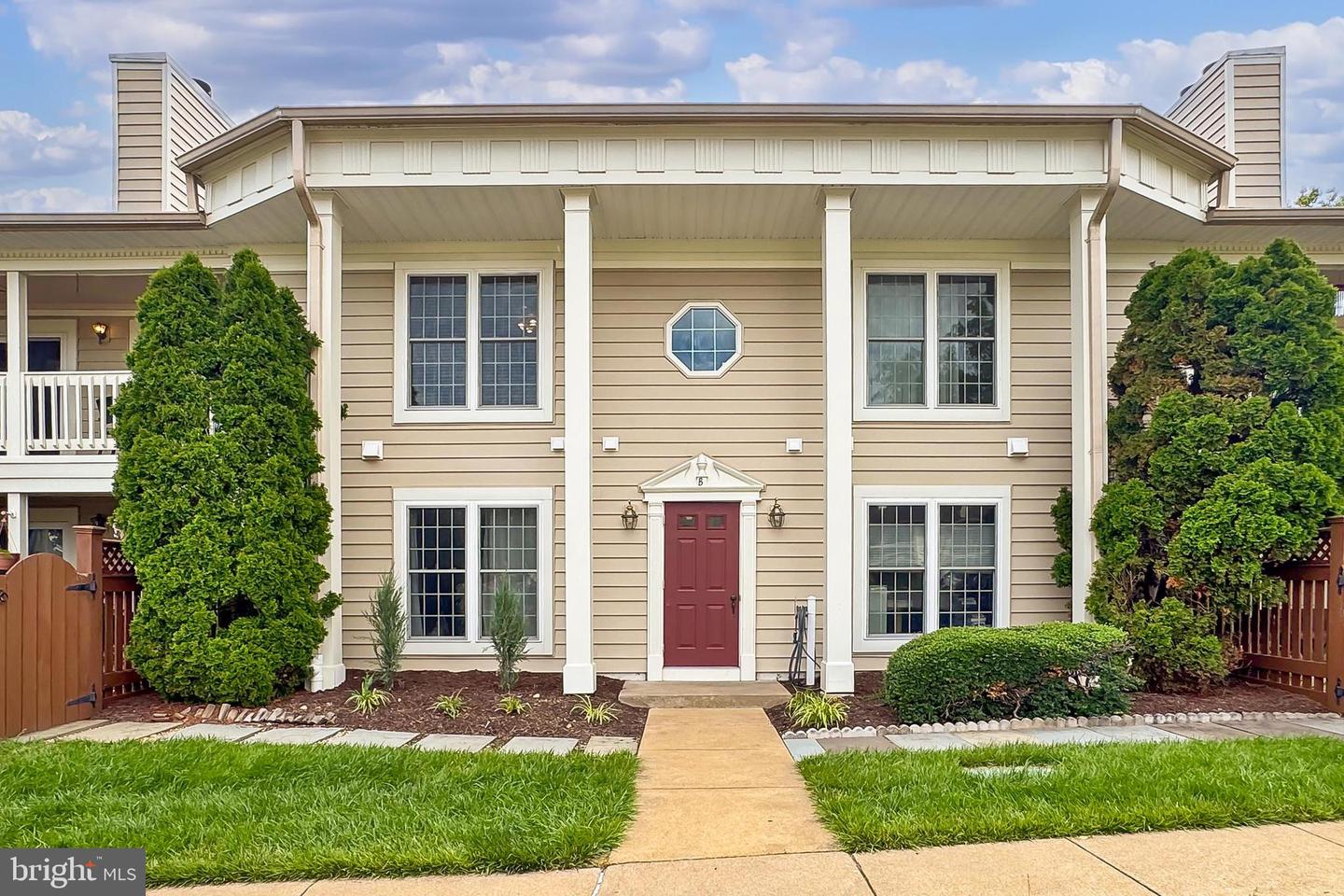 6913-B SANDRA MARIE CIR #B, ALEXANDRIA, Virginia 22310, 2 Bedrooms Bedrooms, ,2 BathroomsBathrooms,Residential,For sale,6913-B SANDRA MARIE CIR #B,VAFX2240272 MLS # VAFX2240272