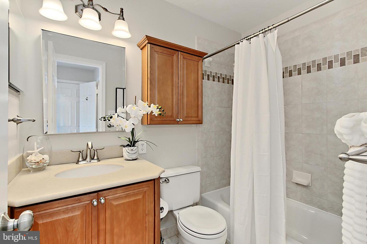 6913-B SANDRA MARIE CIR #B, ALEXANDRIA, Virginia 22310, 2 Bedrooms Bedrooms, ,2 BathroomsBathrooms,Residential,For sale,6913-B SANDRA MARIE CIR #B,VAFX2240272 MLS # VAFX2240272