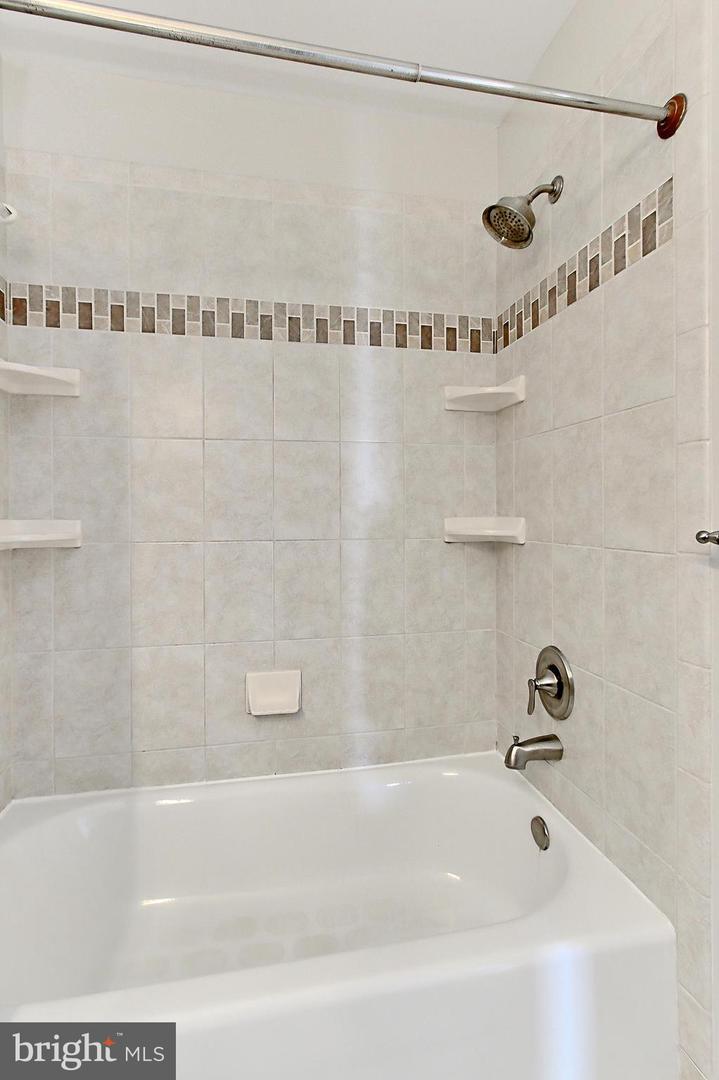 6913-B SANDRA MARIE CIR #B, ALEXANDRIA, Virginia 22310, 2 Bedrooms Bedrooms, ,2 BathroomsBathrooms,Residential,For sale,6913-B SANDRA MARIE CIR #B,VAFX2240272 MLS # VAFX2240272