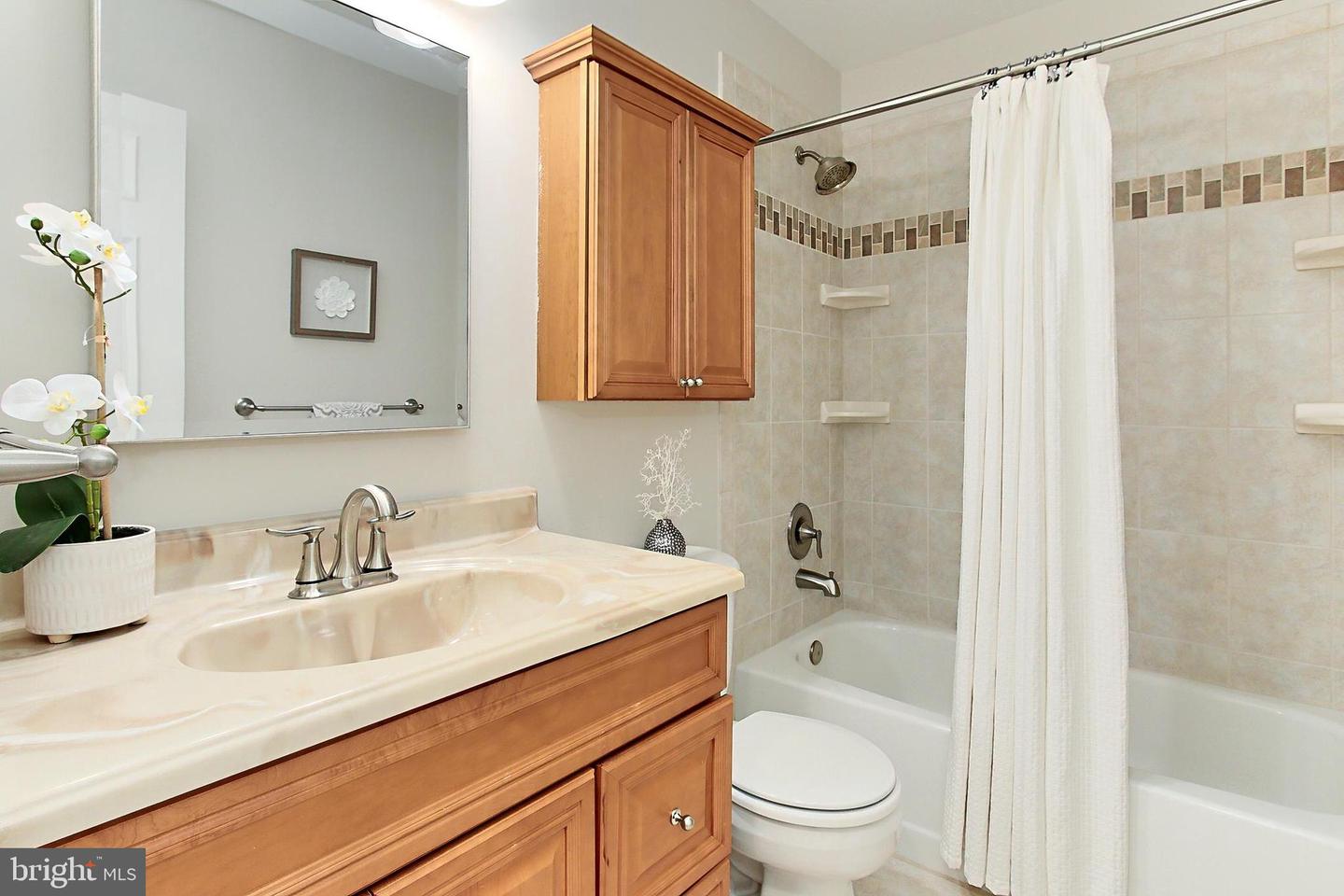 6913-B SANDRA MARIE CIR #B, ALEXANDRIA, Virginia 22310, 2 Bedrooms Bedrooms, ,2 BathroomsBathrooms,Residential,For sale,6913-B SANDRA MARIE CIR #B,VAFX2240272 MLS # VAFX2240272