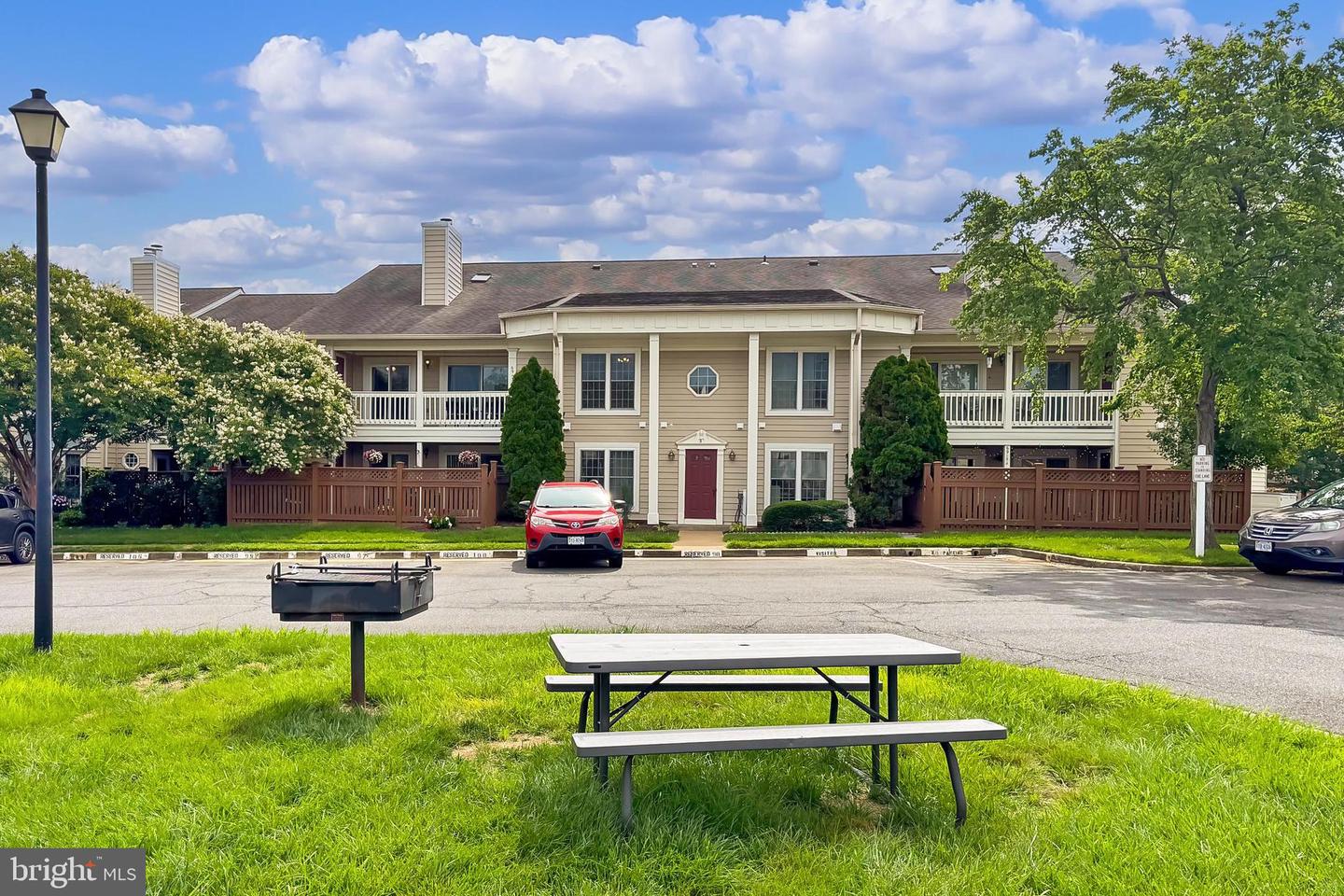6913-B SANDRA MARIE CIR #B, ALEXANDRIA, Virginia 22310, 2 Bedrooms Bedrooms, ,2 BathroomsBathrooms,Residential,For sale,6913-B SANDRA MARIE CIR #B,VAFX2240272 MLS # VAFX2240272