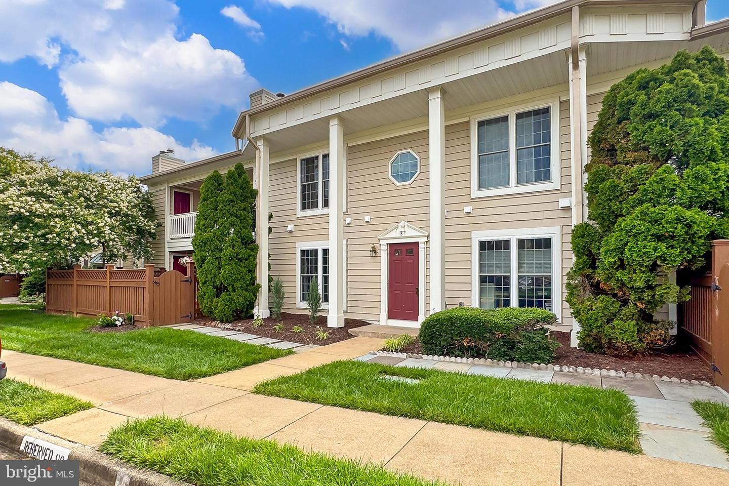 6913-B SANDRA MARIE CIR #B, ALEXANDRIA, Virginia 22310, 2 Bedrooms Bedrooms, ,2 BathroomsBathrooms,Residential,For sale,6913-B SANDRA MARIE CIR #B,VAFX2240272 MLS # VAFX2240272