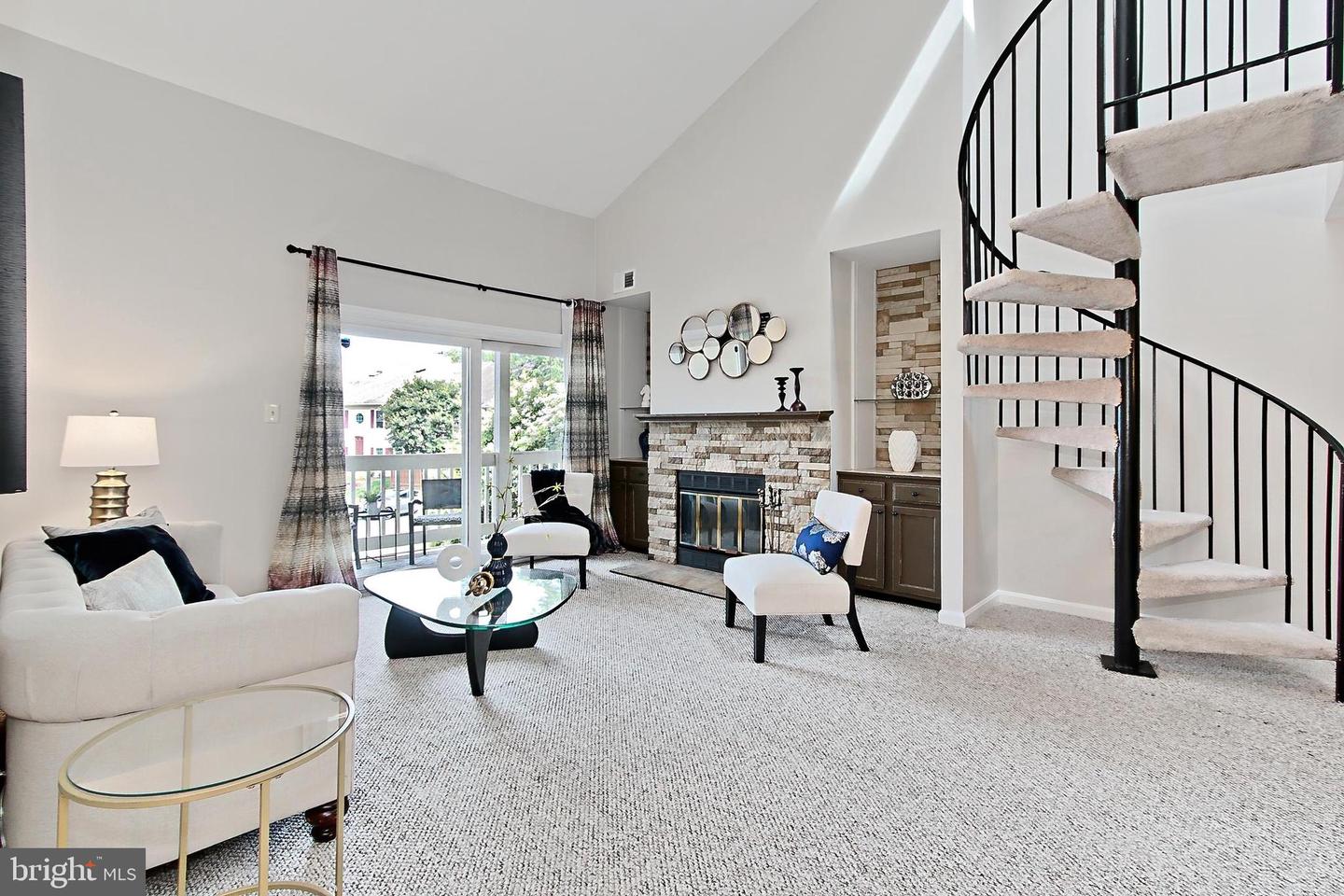 6913-B SANDRA MARIE CIR #B, ALEXANDRIA, Virginia 22310, 2 Bedrooms Bedrooms, ,2 BathroomsBathrooms,Residential,For sale,6913-B SANDRA MARIE CIR #B,VAFX2240272 MLS # VAFX2240272