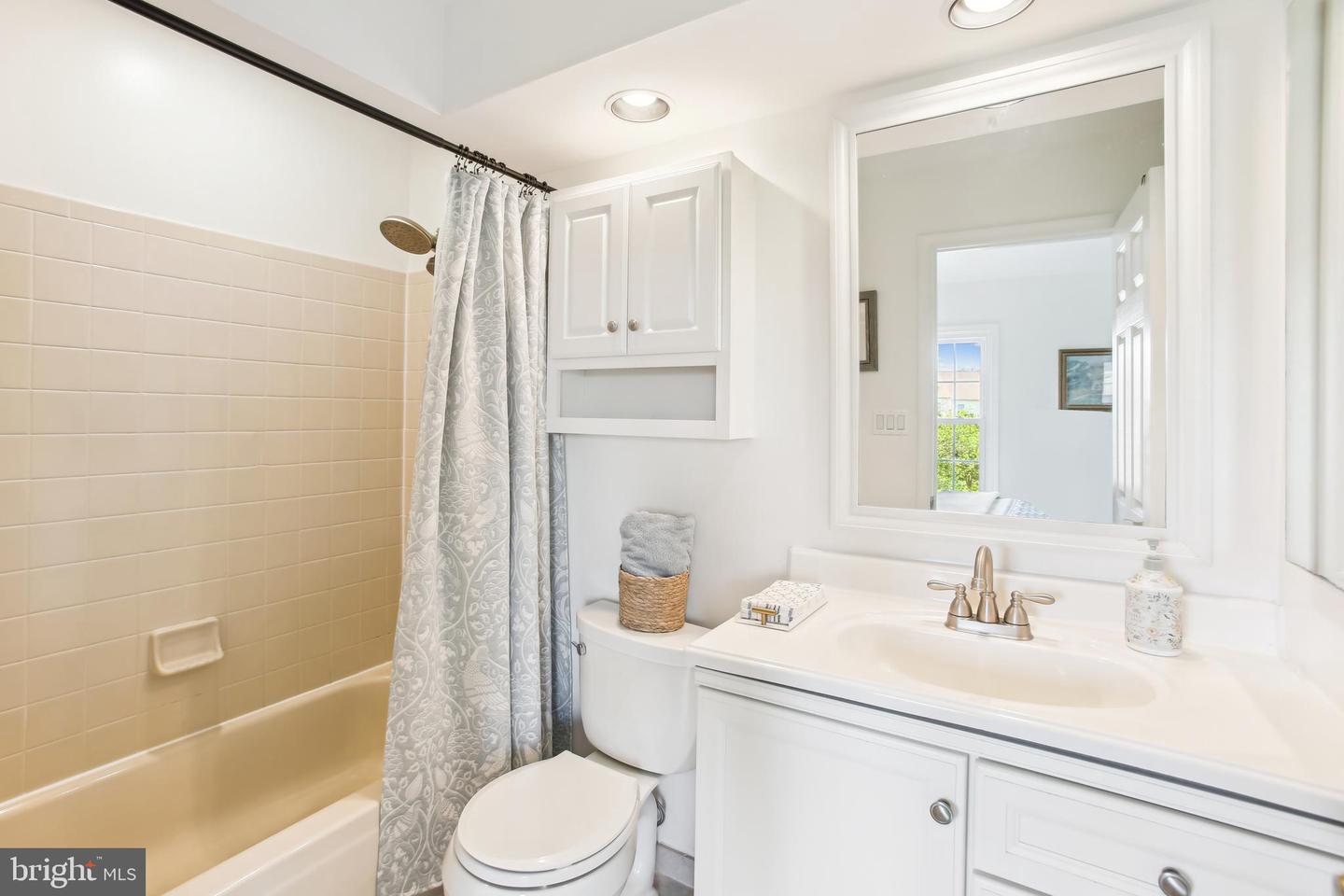 44007 KITTS HILL TER, ASHBURN, Virginia 20147, 3 Bedrooms Bedrooms, 7 Rooms Rooms,3 BathroomsBathrooms,Residential,For sale,44007 KITTS HILL TER,VALO2096536 MLS # VALO2096536