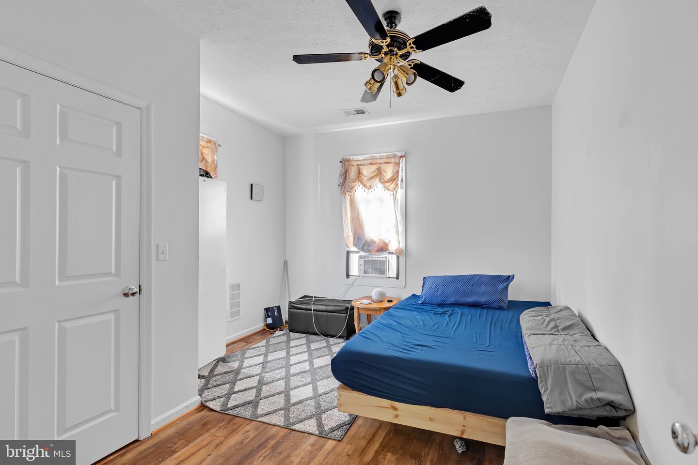 656 W 11TH ST, FRONT ROYAL, Virginia 22630, 4 Bedrooms Bedrooms, ,2 BathroomsBathrooms,Residential,For sale,656 W 11TH ST,VAWR2011176 MLS # VAWR2011176