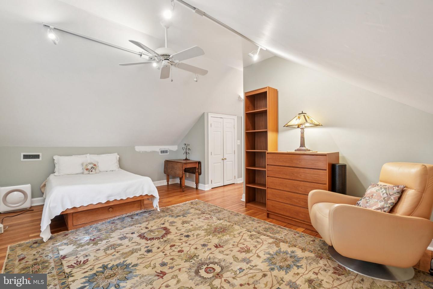 2862 S BUCHANAN ST S #B2, ARLINGTON, Virginia 22206, 3 Bedrooms Bedrooms, ,2 BathroomsBathrooms,Residential,For sale,2862 S BUCHANAN ST S #B2,VAAR2057540 MLS # VAAR2057540