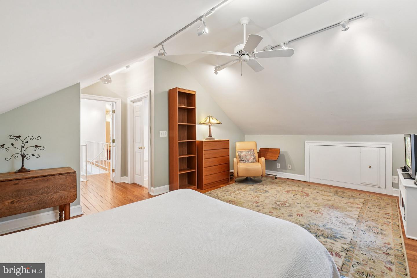 2862 S BUCHANAN ST S #B2, ARLINGTON, Virginia 22206, 3 Bedrooms Bedrooms, ,2 BathroomsBathrooms,Residential,For sale,2862 S BUCHANAN ST S #B2,VAAR2057540 MLS # VAAR2057540